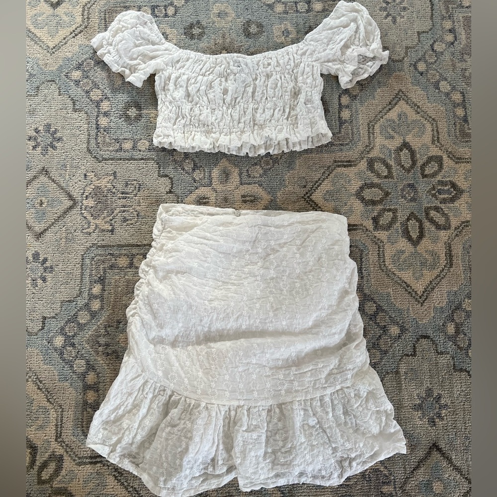 Trendy white crop set